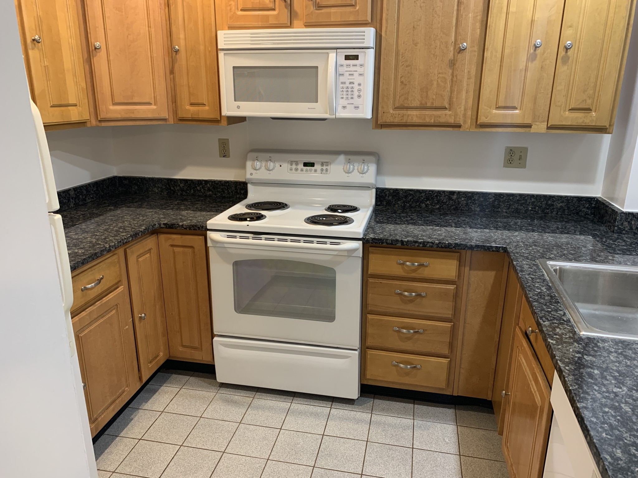 Studio bed, 1 bath apartment for rent at 36 Queensberry St Unit D, Fenway — photo 2 of 7