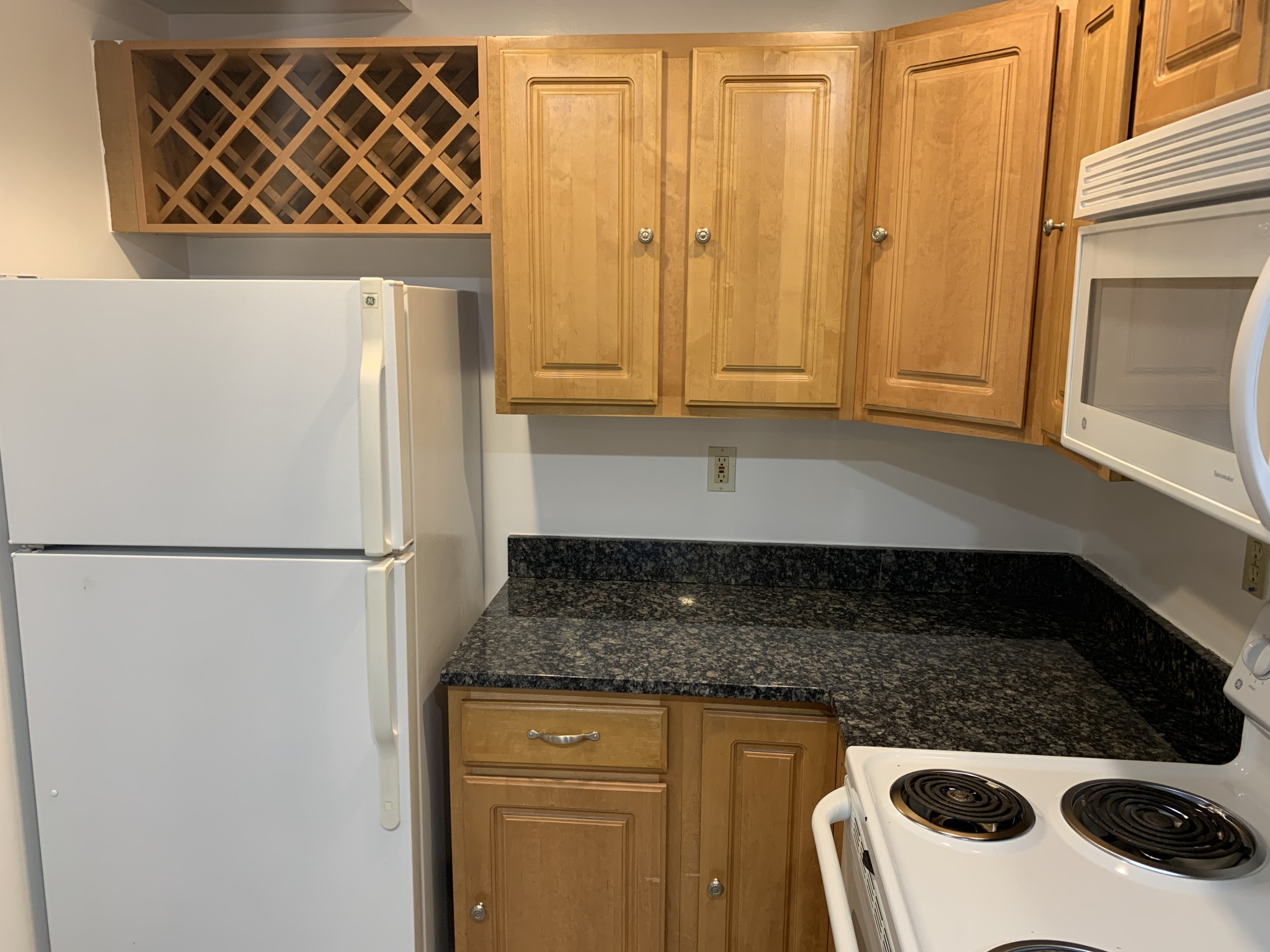 Studio bed, 1 bath apartment for rent at 36 Queensberry St Unit D, Fenway — photo 3 of 7