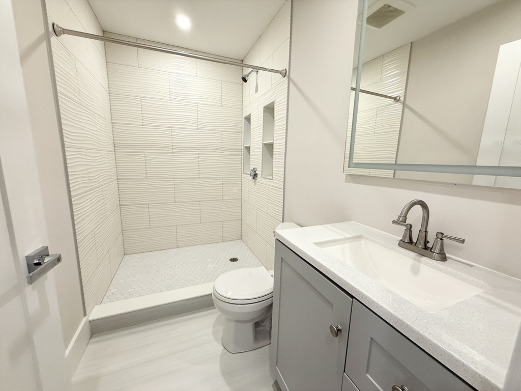 3 bed, 1 bath apartment for rent at 36 Raven St Unit 2, Dorchester — photo 6 of 8