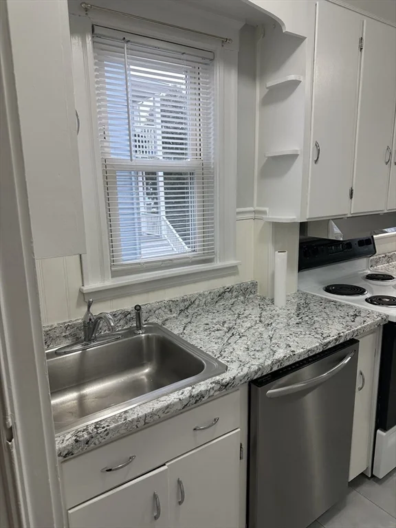 2 bed, 1 bath apartment for rent at 36 Raymond Ave Unit 1, Salem — photo 18 of 19