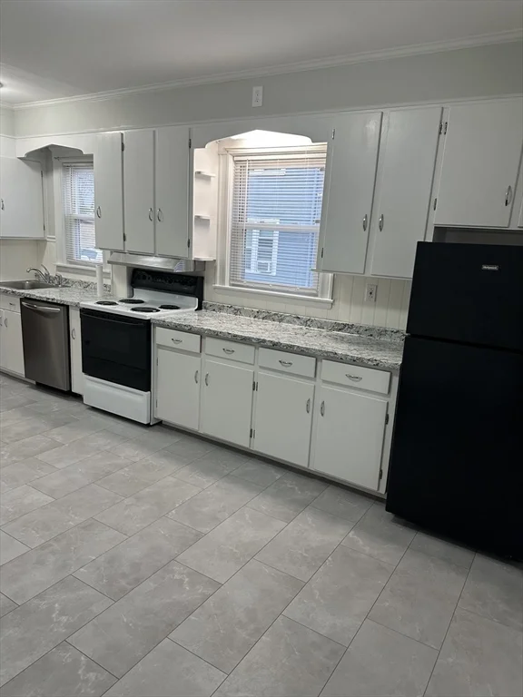 2 bed, 1 bath apartment for rent at 36 Raymond Ave Unit 1, Salem — photo 16 of 19