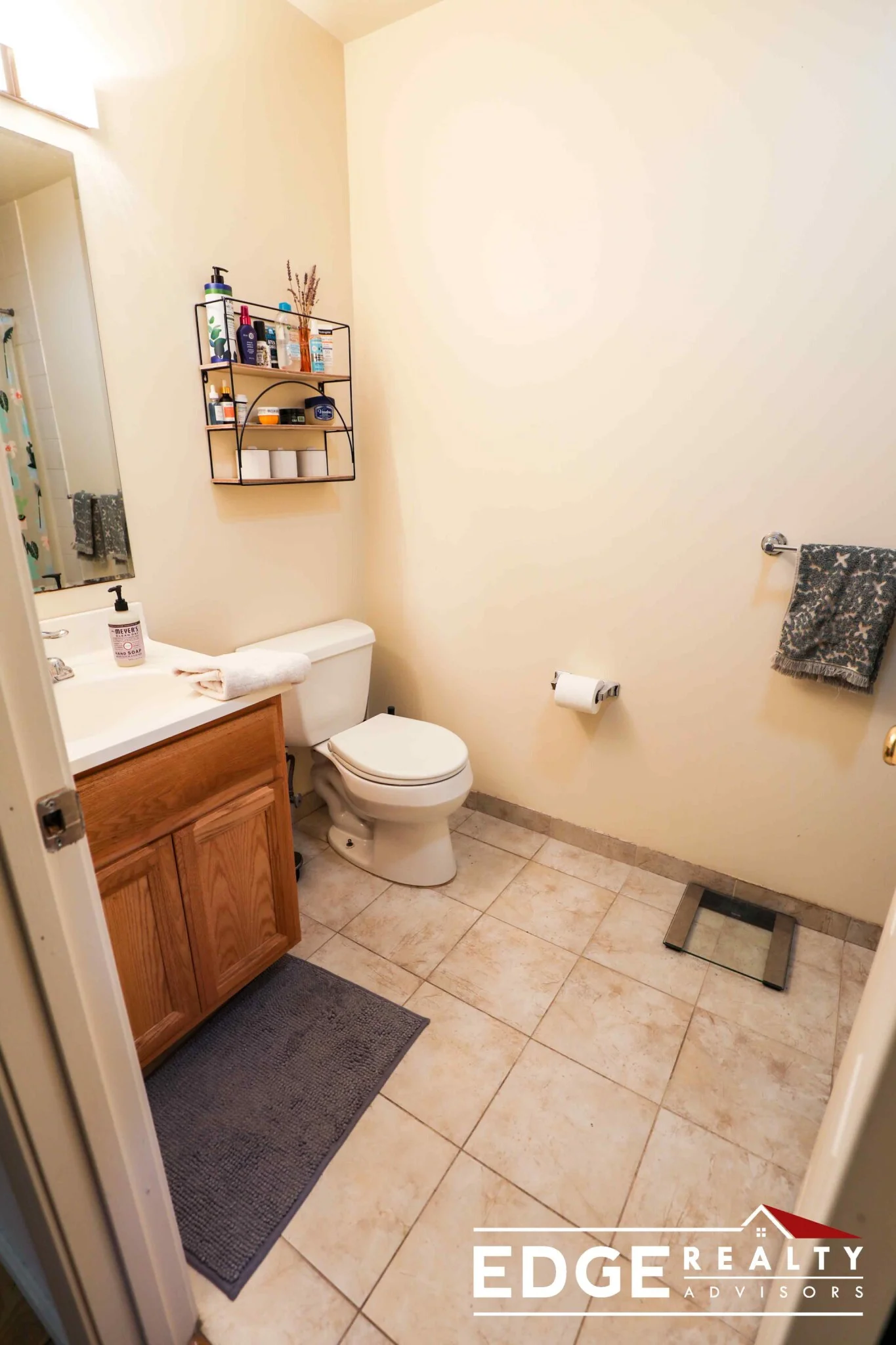 5 bed, 2.5 bath apartment for rent at 36 Raymond St Unit 36, Allston — photo 9 of 10