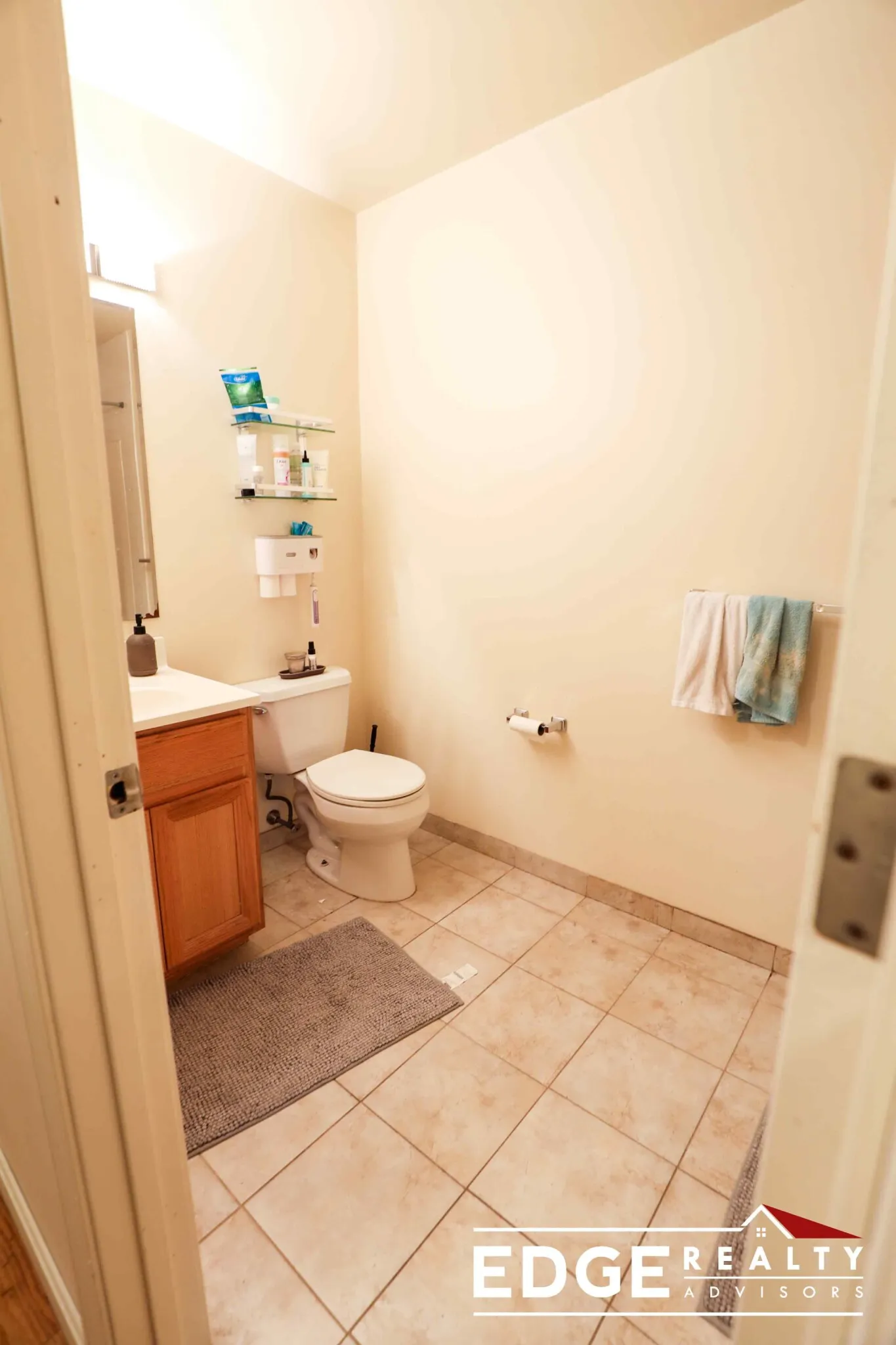5 bed, 2.5 bath apartment for rent at 36 Raymond St Unit 36, Allston — photo 5 of 10