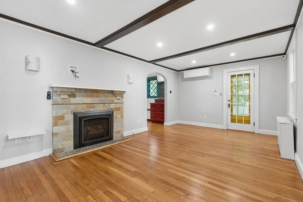 4 bed, 2 bath apartment for rent at 36 Risley Rd, Chestnut Hill — photo 2 of 28