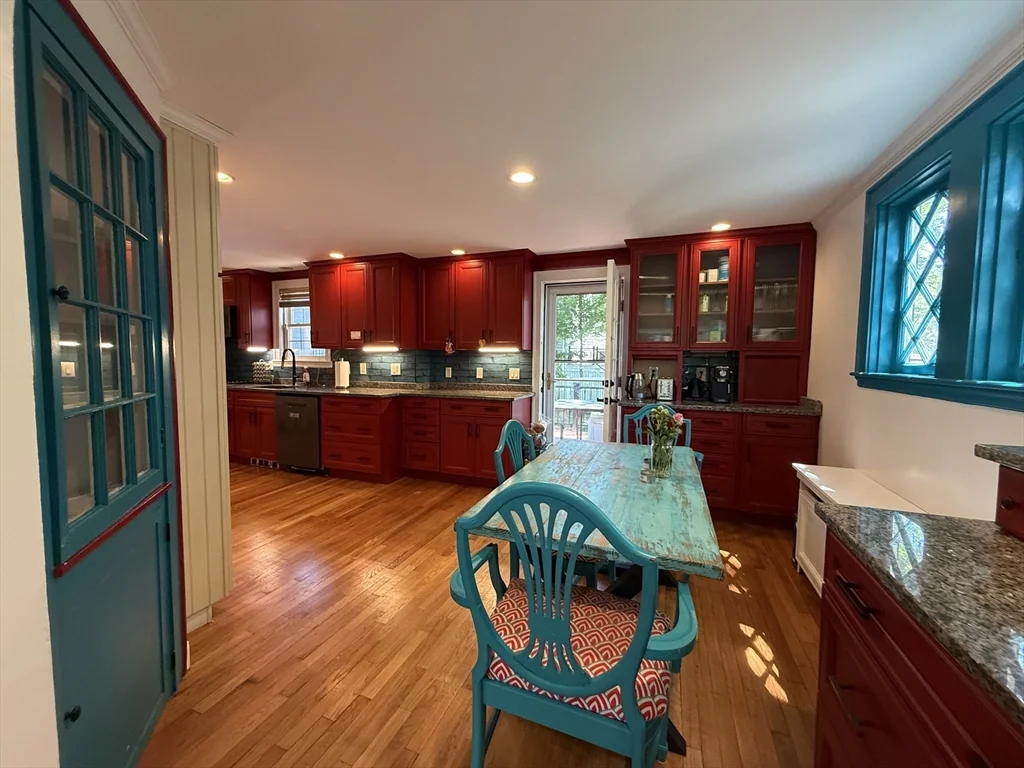 4 bed, 2 bath apartment for rent at 36 Risley Rd Unit 36, Chestnut Hill — photo 5 of 21