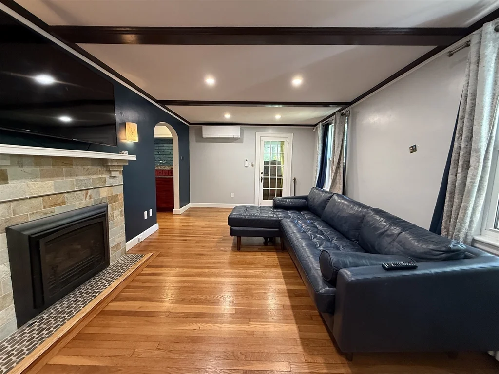 4 bed, 2 bath apartment for rent at 36 Risley Rd Unit 36, Chestnut Hill — photo 2 of 21