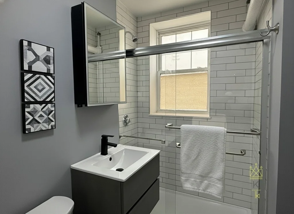 2 bed, 1 bath apartment for rent at 36 Saint Paul St Unit B, Coolidge Corner — photo 4 of 5