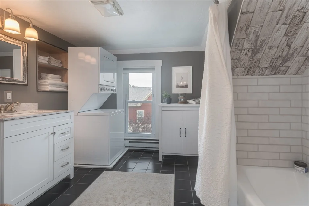 1 bed, 1 bath apartment for rent at 36 Saxton St Unit 3, Dorchester — photo 10 of 12