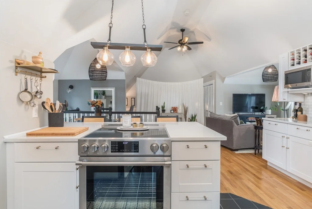 1 bed, 1 bath apartment for rent at 36 Saxton St Unit 3, Dorchester — photo 1 of 12