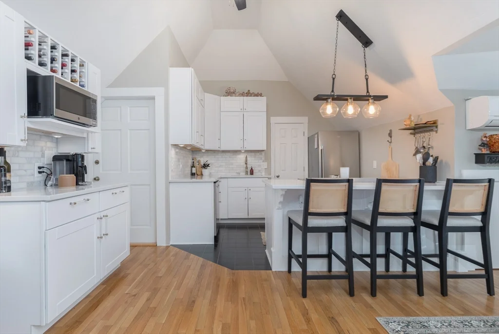 1 bed, 1 bath apartment for rent at 36 Saxton St Unit 3, Dorchester — photo 4 of 12