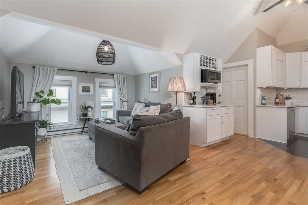 1 bed, 1 bath apartment for rent at 36 Saxton St Unit 3, Dorchester — photo 3 of 12