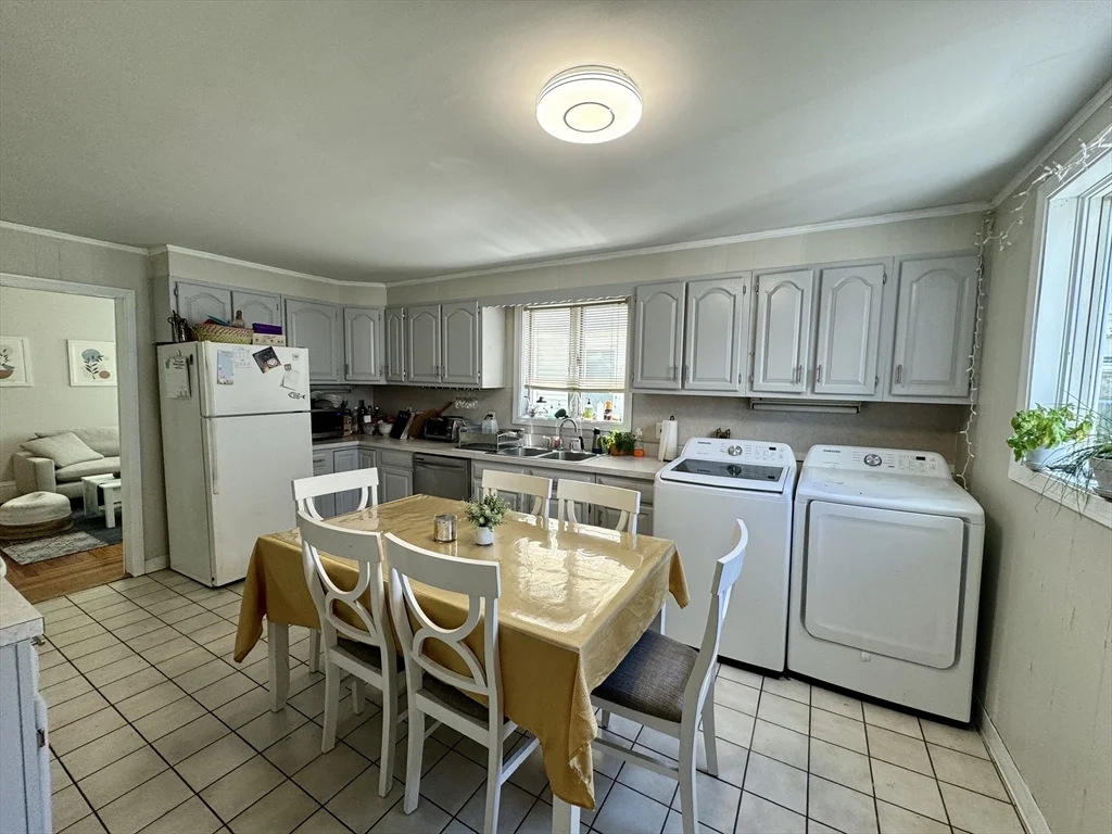 3 bed, 2 bath apartment for rent at 36 Simpson Ave Unit 1, Davis Square — photo 5 of 17