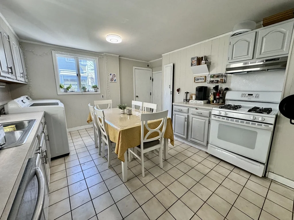 3 bed, 2 bath apartment for rent at 36 Simpson Ave Unit 1, Davis Square — photo 4 of 17