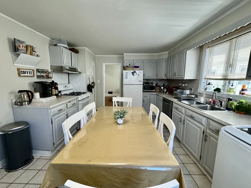 3 bed, 2 bath apartment for rent at 36 Simpson Ave Unit 1, Davis Square — photo 6 of 17