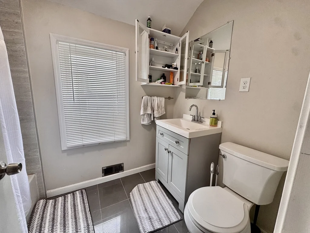 4 bed, 2 bath apartment for rent at 36 Simpson Ave Unit 2, Davis Square — photo 10 of 16