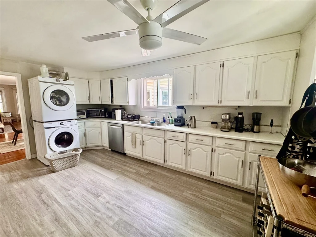 4 bed, 2 bath apartment for rent at 36 Simpson Ave Unit 2, Davis Square — photo 3 of 16
