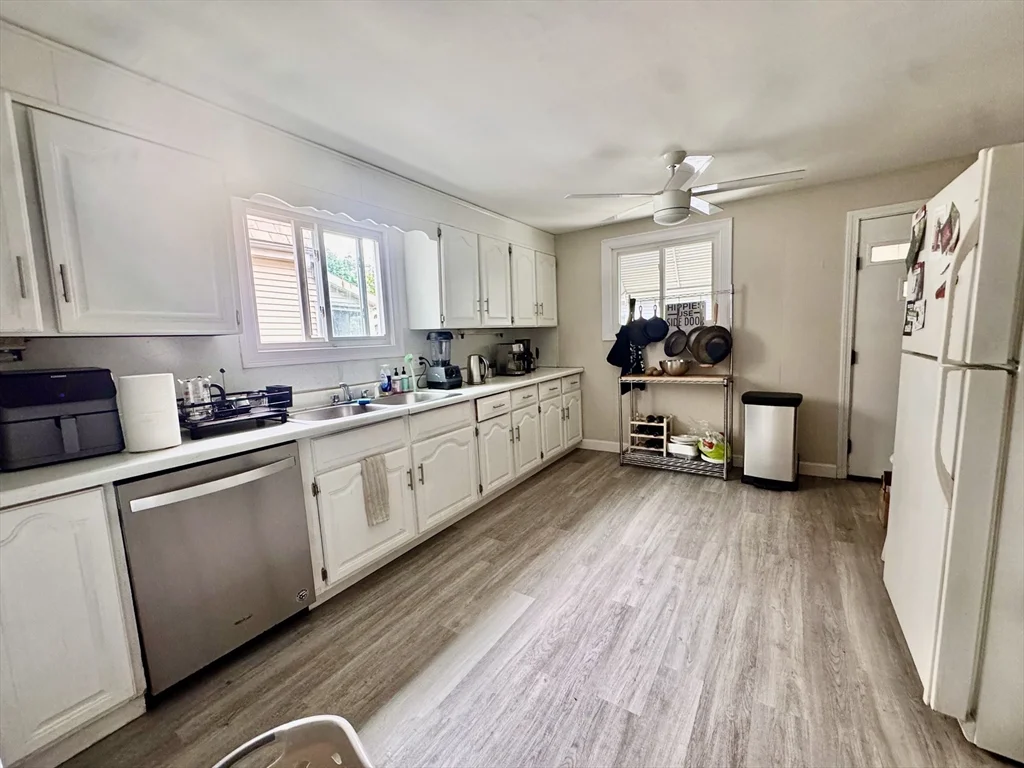 4 bed, 2 bath apartment for rent at 36 Simpson Ave Unit 2, Davis Square — photo 5 of 16
