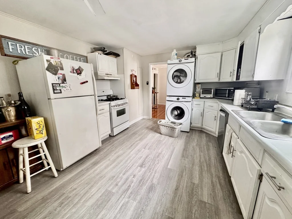 4 bed, 2 bath apartment for rent at 36 Simpson Ave Unit 2, Davis Square — photo 4 of 16