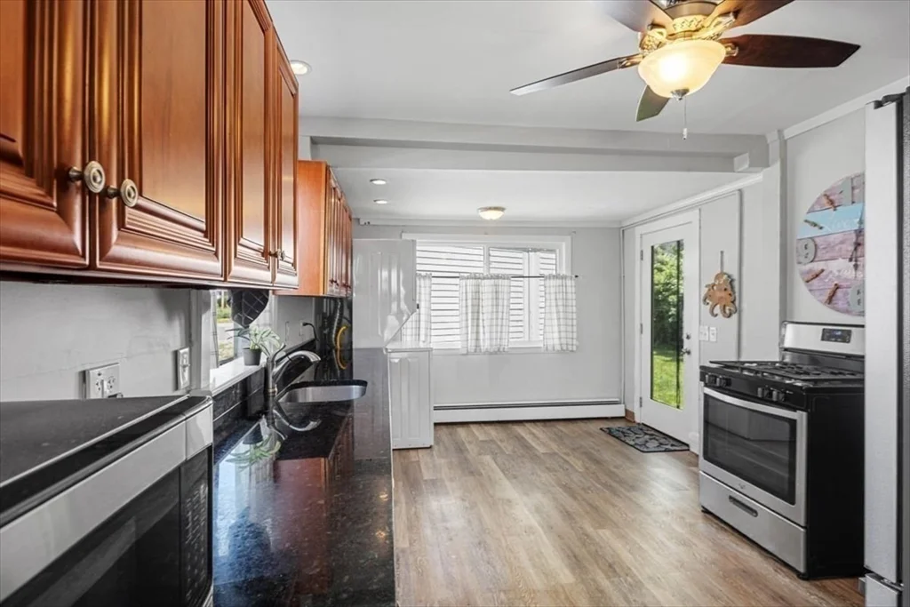 3 bed, 1 bath apartment for rent at 36 Sunset Ave, Waveland — photo 5 of 25