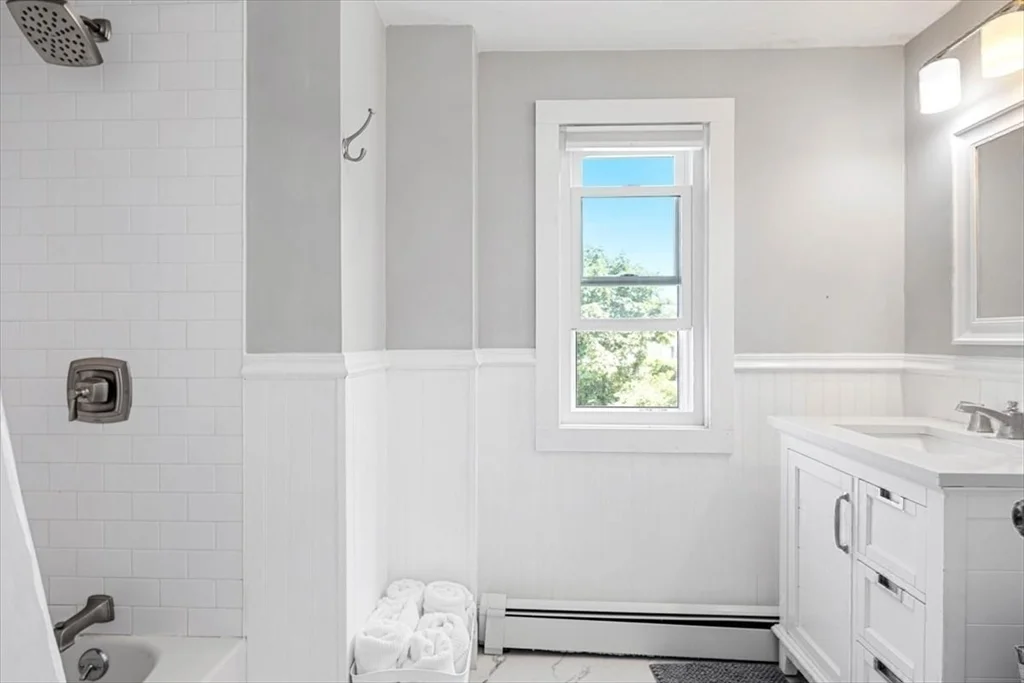 3 bed, 1 bath apartment for rent at 36 Sunset Ave, Waveland — photo 10 of 25