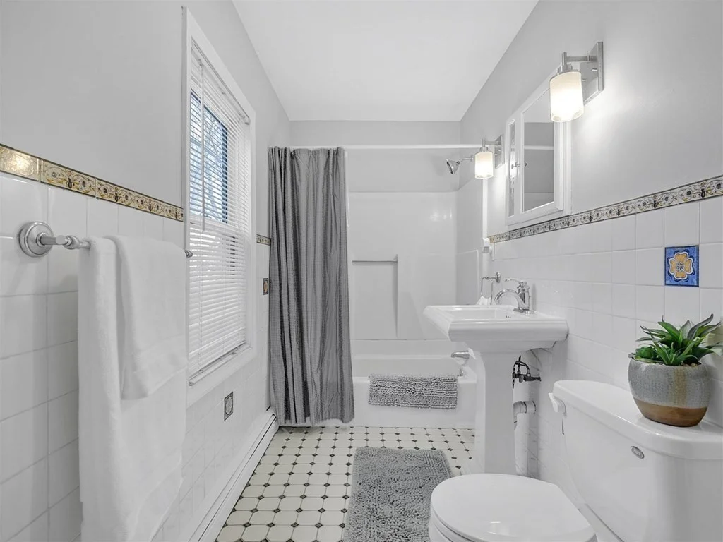 3 bed, 1 bath apartment for rent at 36 Telegraph St Unit 1 & 2, South Boston — photo 25 of 25