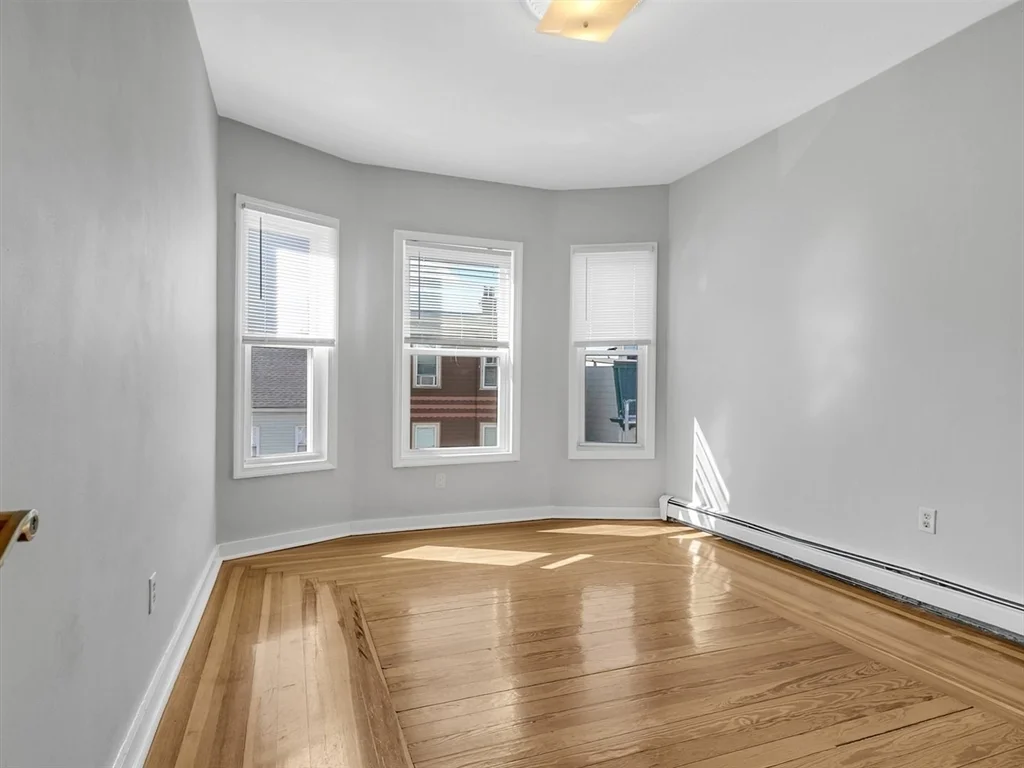 3 bed, 1 bath apartment for rent at 36 Telegraph St Unit 1 & 2, South Boston — photo 7 of 25