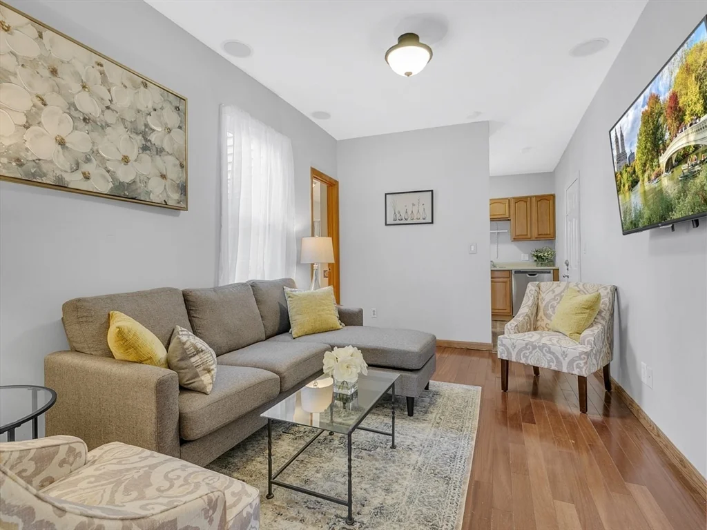 3 bed, 1 bath apartment for rent at 36 Telegraph St Unit 1 & 2, South Boston — photo 5 of 25