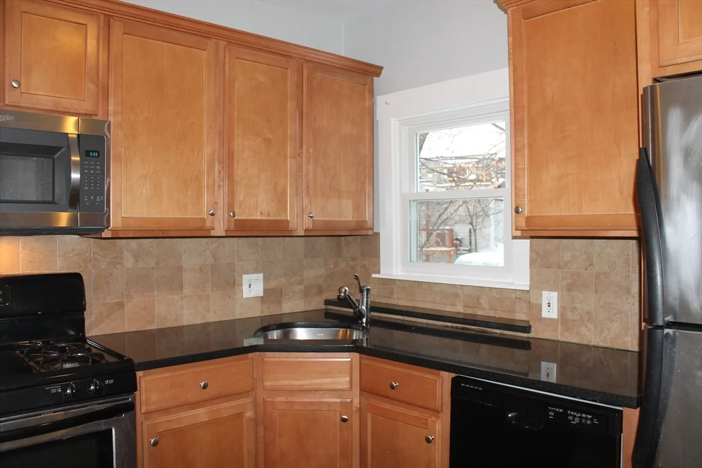 3 bed, 1 bath apartment for rent at 36 Telegraph St Unit 1 & 2, South Boston — photo 16 of 25