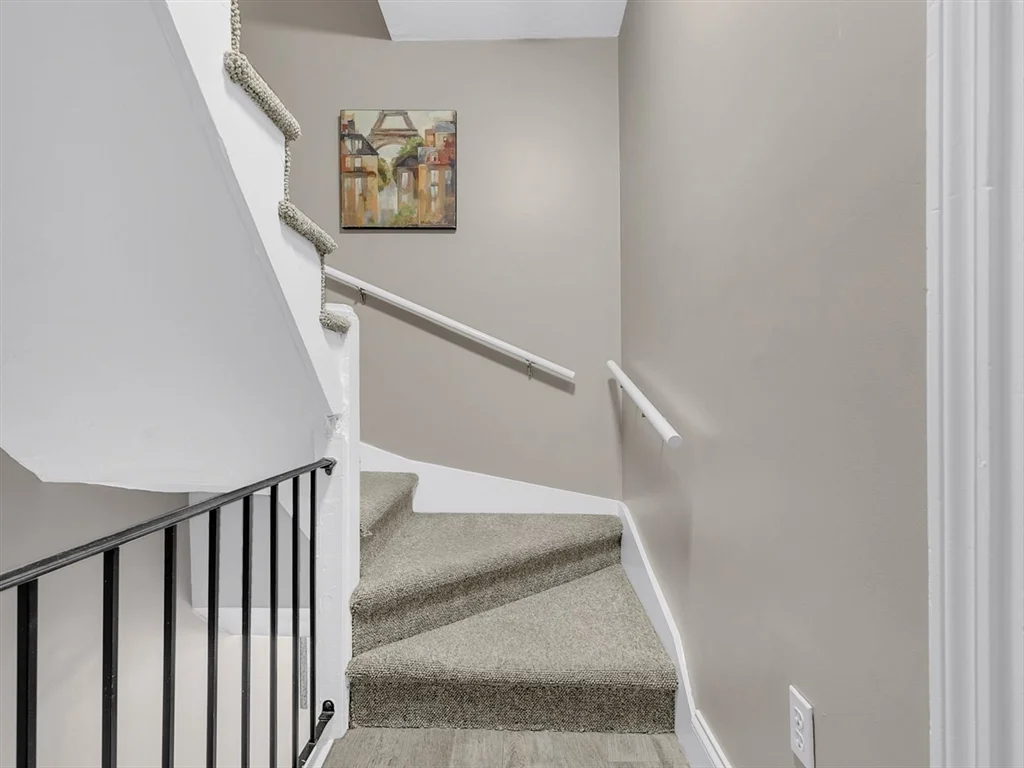 3 bed, 1 bath apartment for rent at 36 Telegraph St Unit 1 & 2, South Boston — photo 3 of 25