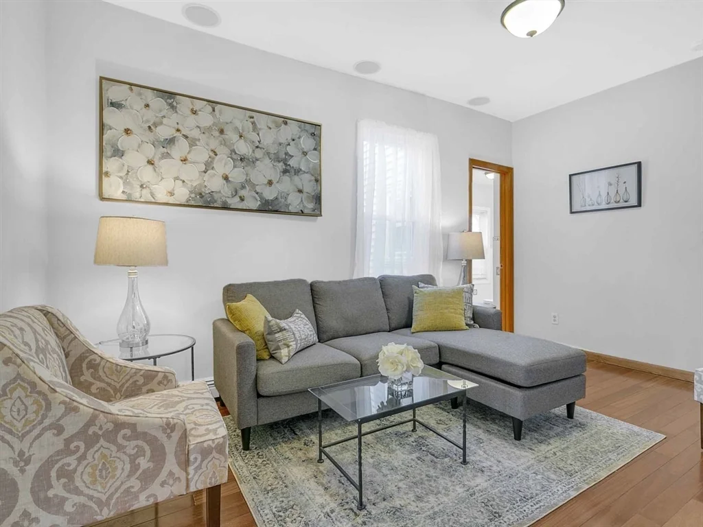 3 bed, 1 bath apartment for rent at 36 Telegraph St Unit 1 & 2, South Boston — photo 6 of 25