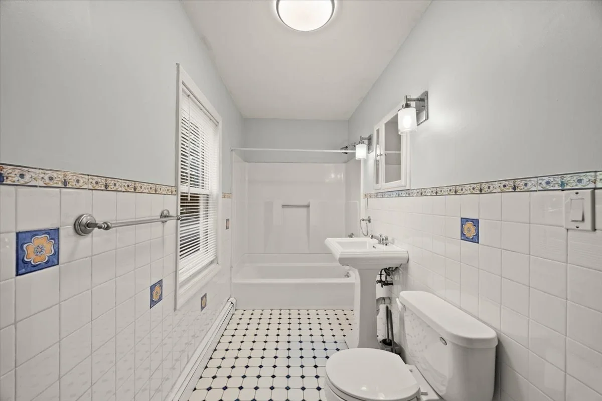 3 bed, 1 bath apartment for rent at 36 Telegraph St Unit 2, South Boston — photo 18 of 21