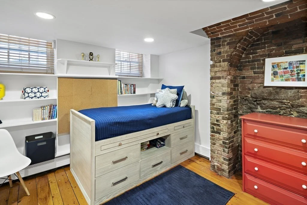 2 bed, 2 bath apartment for rent at 36 Temple St Unit 1, Beacon Hill — photo 16 of 28