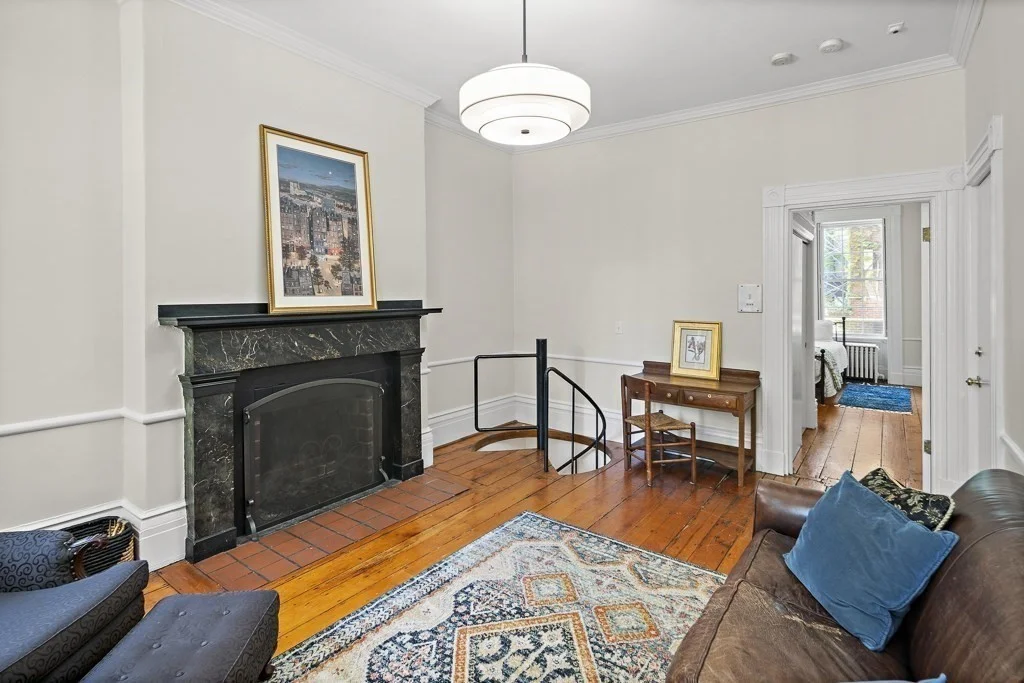 2 bed, 2 bath apartment for rent at 36 Temple St Unit 1, Beacon Hill — photo 3 of 28