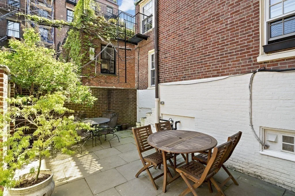 2 bed, 2 bath apartment for rent at 36 Temple St Unit 1, Beacon Hill — photo 19 of 28