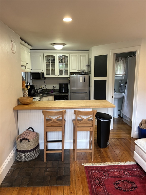 1 bed, 2 bath apartment for rent at 36 Temple St Unit 2, Beacon Hill — photo 5 of 18