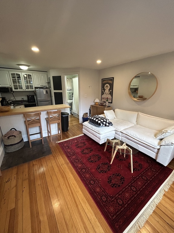 1 bed, 2 bath apartment for rent at 36 Temple St Unit 2, Beacon Hill — photo 3 of 18