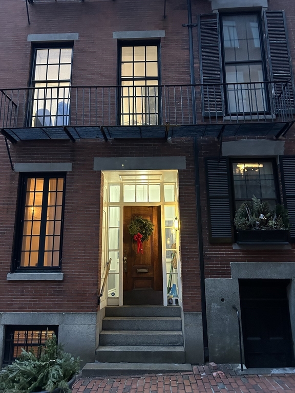 1 bed, 2 bath apartment for rent at 36 Temple St Unit 2, Beacon Hill