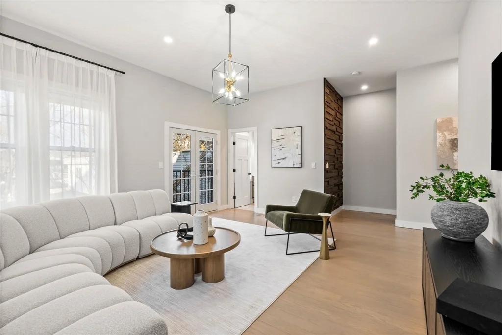 3 bed, 2 bath apartment for rent at 36 Temple St Unit 40, Dorchester — photo 6 of 18