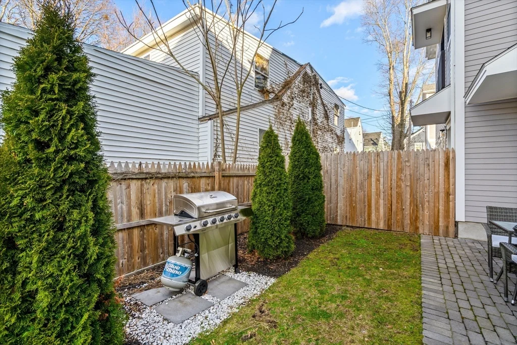 3 bed, 2 bath apartment for rent at 36 Temple St Unit 40, Dorchester — photo 16 of 18