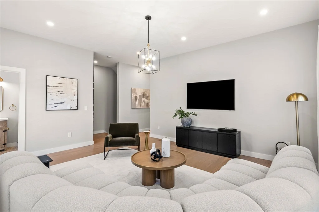 3 bed, 2 bath apartment for rent at 36 Temple St Unit 40, Dorchester — photo 5 of 18