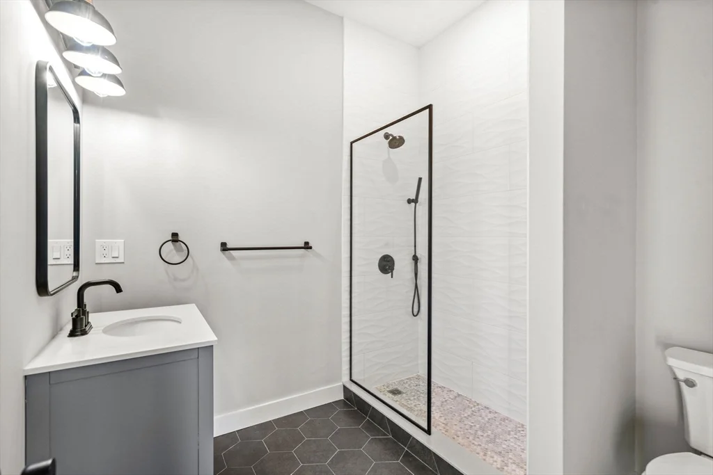 3 bed, 2 bath apartment for rent at 36 Temple St Unit 40, Dorchester — photo 13 of 18