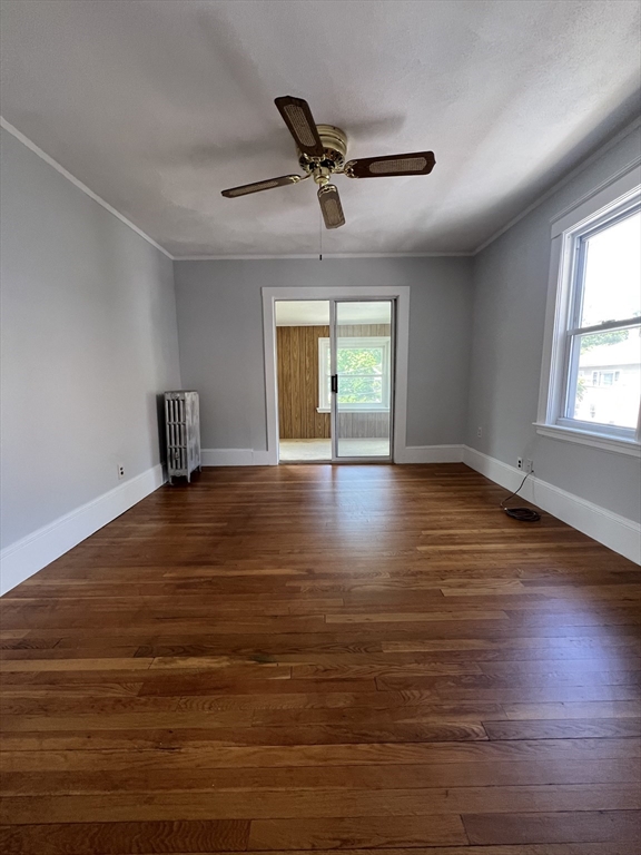 3 bed, 1 bath apartment for rent at 36 Thingvalla Unit 0, Strawberry Hill — photo 3 of 31