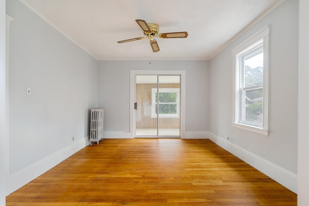 3 bed, 1 bath apartment for rent at 36 Thingvalla Unit 0, Strawberry Hill — photo 23 of 31