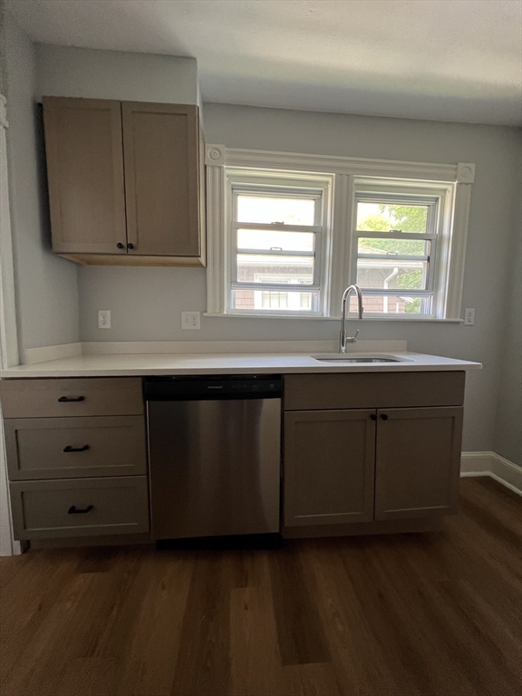 3 bed, 1 bath apartment for rent at 36 Thingvalla Unit 0, Strawberry Hill — photo 6 of 31