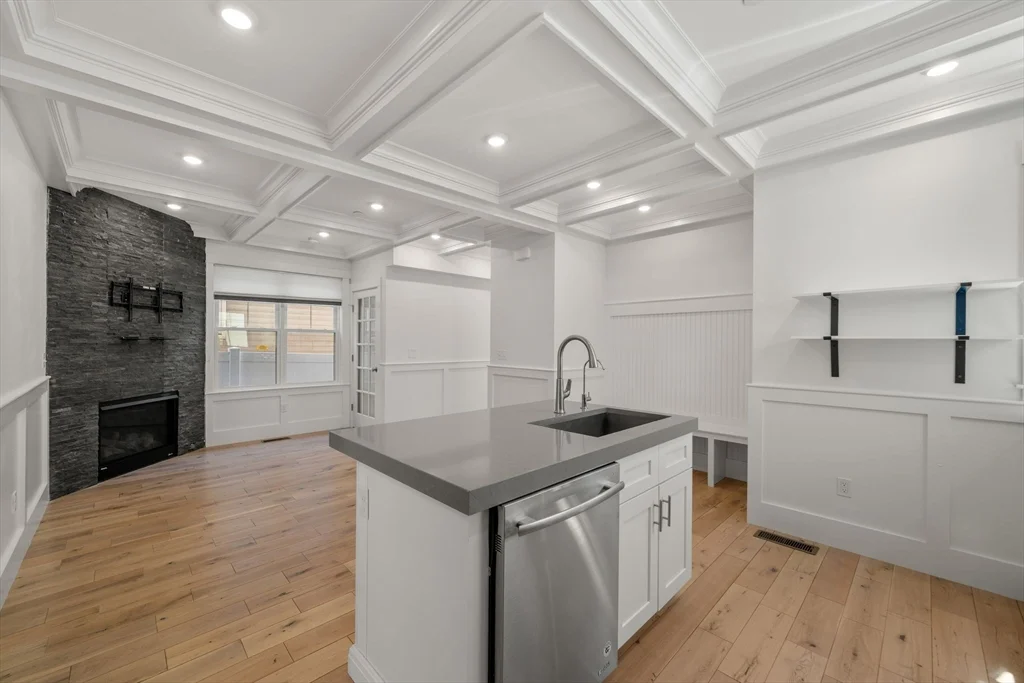 2 bed, 2 bath apartment for rent at 36 Trull St Unit 1, Magoun Square — photo 4 of 36