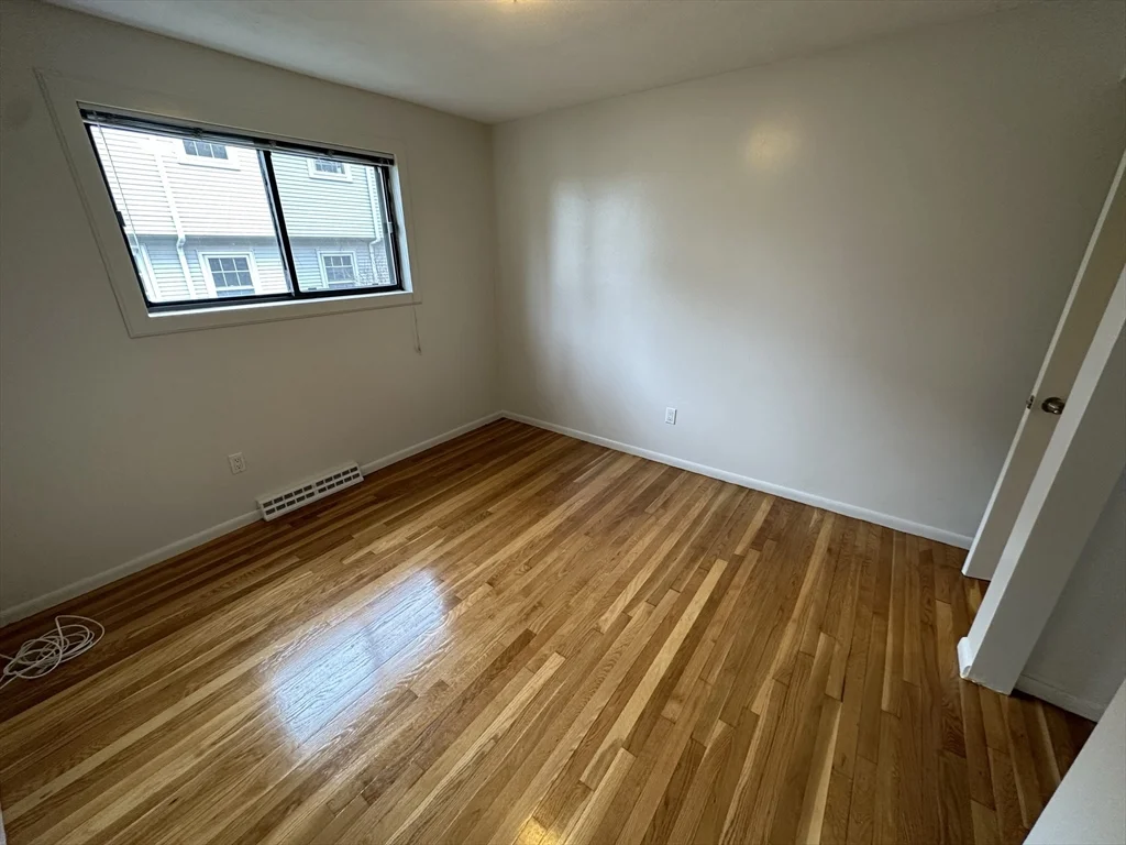 3 bed, 2 bath apartment for rent at 36 Undine Rd Unit 1, Brighton — photo 4 of 7