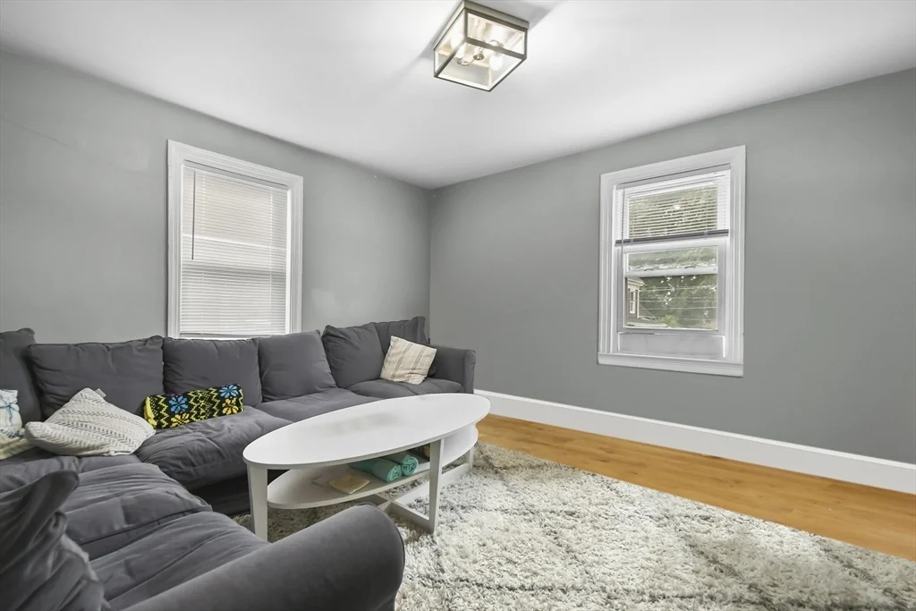 5 bed, 1 bath apartment for rent at 36 Union St Unit 36, Woburn — photo 3 of 35