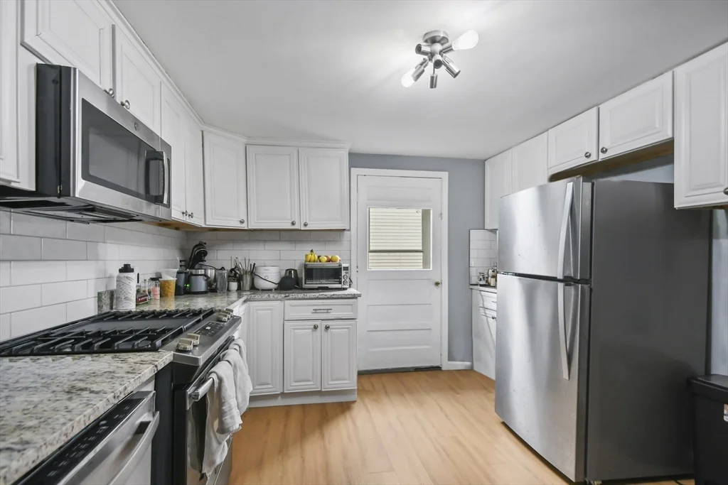 5 bed, 1 bath apartment for rent at 36 Union St Unit 36, Woburn — photo 1 of 35