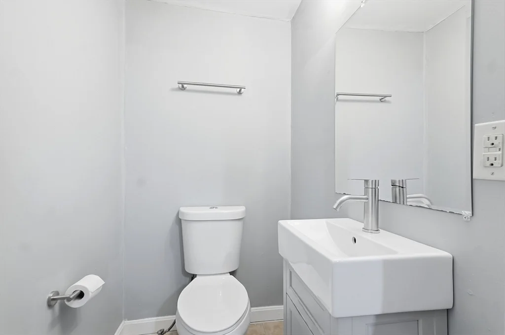 5 bed, 1 bath apartment for rent at 36 Union St Unit 36, Woburn — photo 19 of 35