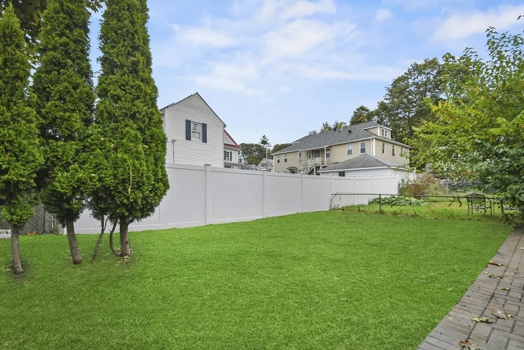 5 bed, 1 bath apartment for rent at 36 Union St Unit 36, Woburn — photo 33 of 35